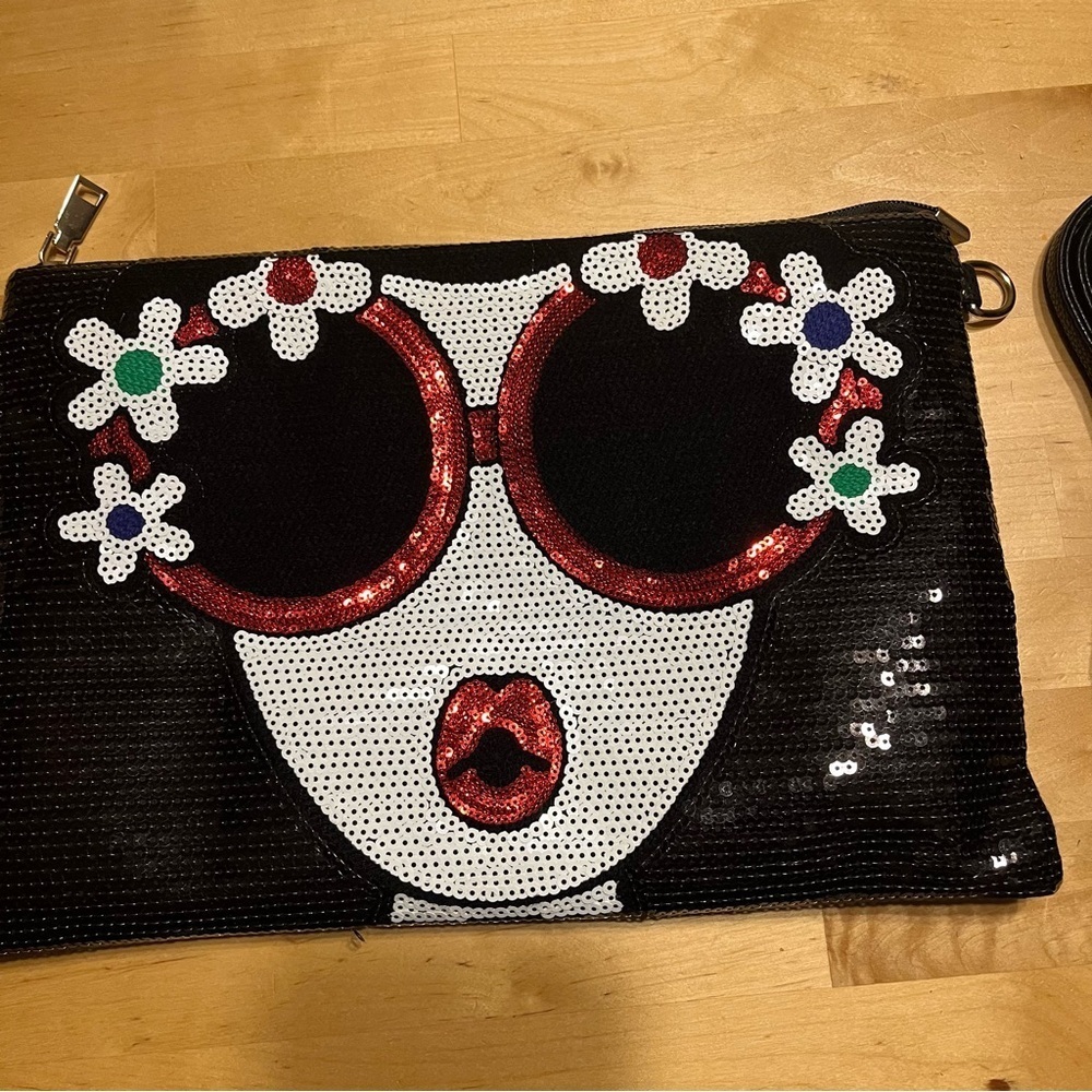 Tiglily NWT Sequined Black Purse With Women In Sun Glasses And Flowers - Picture 2 of 9